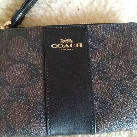 NWOT Coach Wristlet - Picture 2 of 8
